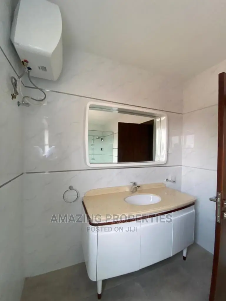 4bdrm House in East Legon for Sale