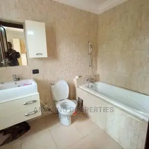 5bdrm House in 5 Bed House With a 3, East Legon for Sale