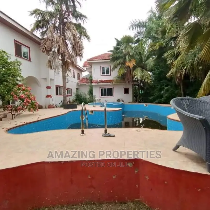 5bdrm House in 5 Bed House With a 3, East Legon for Sale