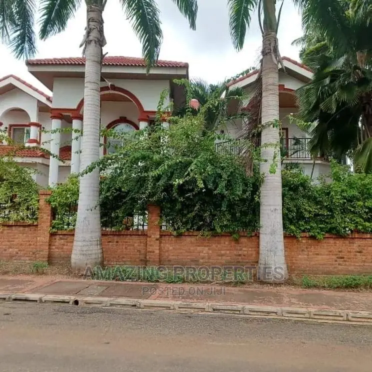 5bdrm House in 5 Bed House With a 3, East Legon for Sale