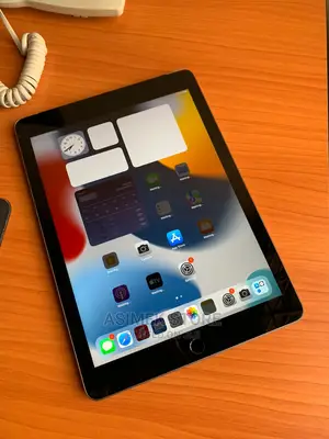 Apple iPad 9.7 128 GB Gray