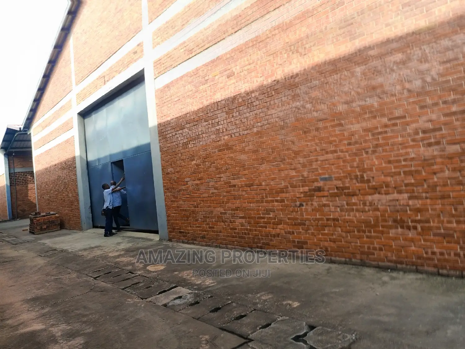 Warehouses to Let 1000 Square Meter at Dwowulu