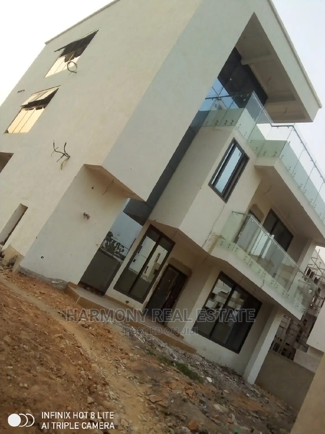 5bdrm House in Airport Residential Area for Sale