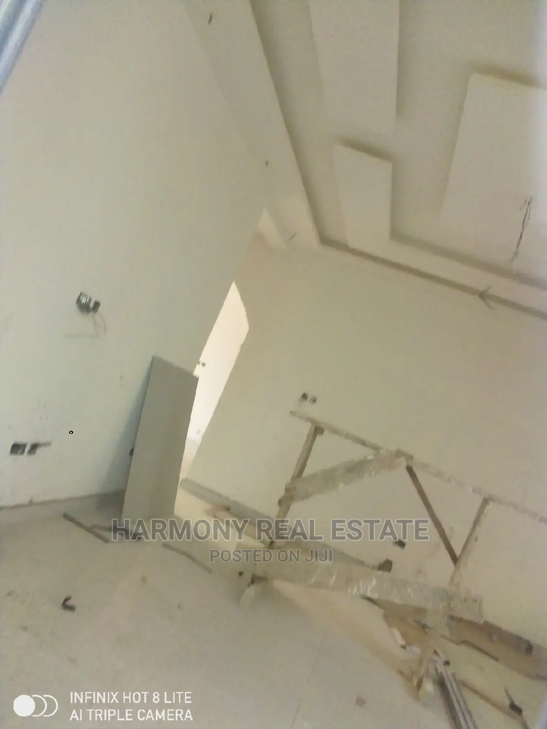 5bdrm House in Airport Residential Area for Sale