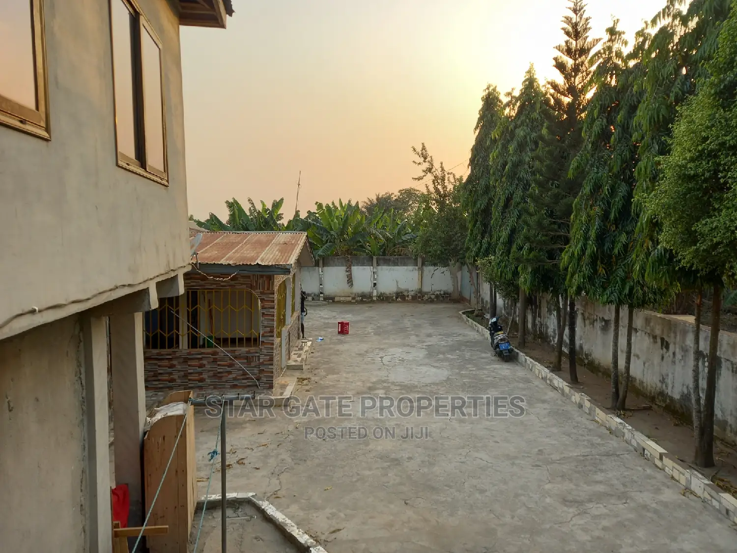 9bdrm House in Star Gate Properties, Ejisu-Juaben Municipal for sale
