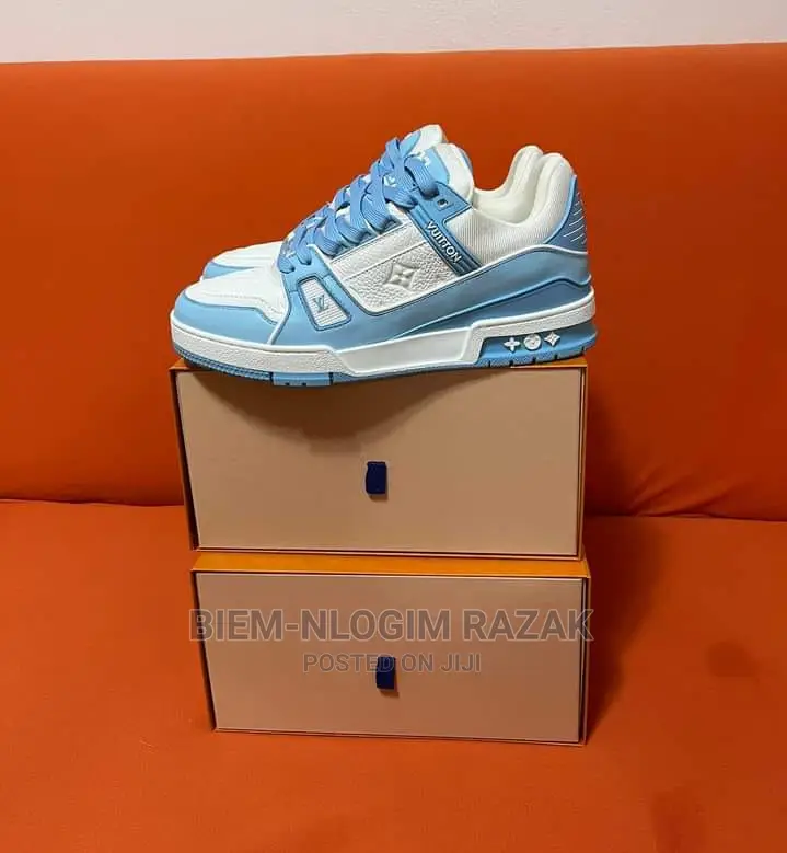 Suoer Quality Luiz Vuitton Brand Sneakers Available