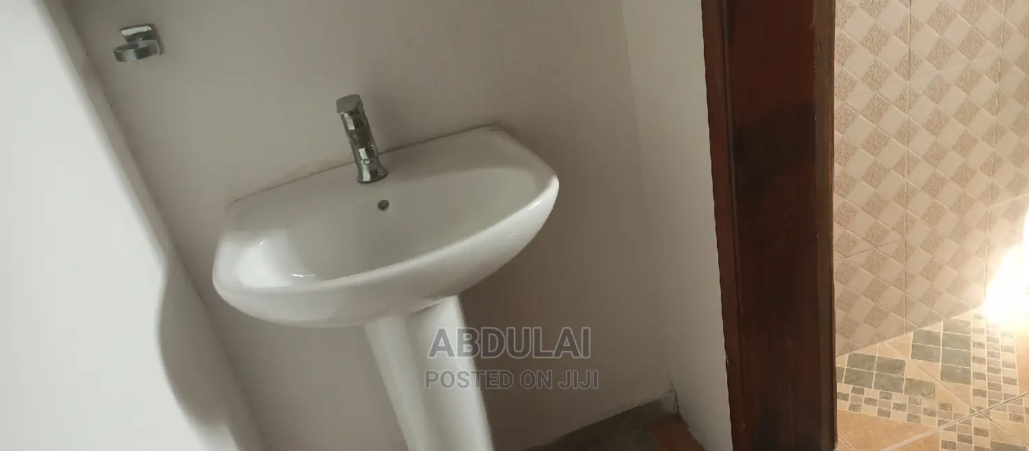 2bdrm Apartment in Westland Presby Area for Rent
