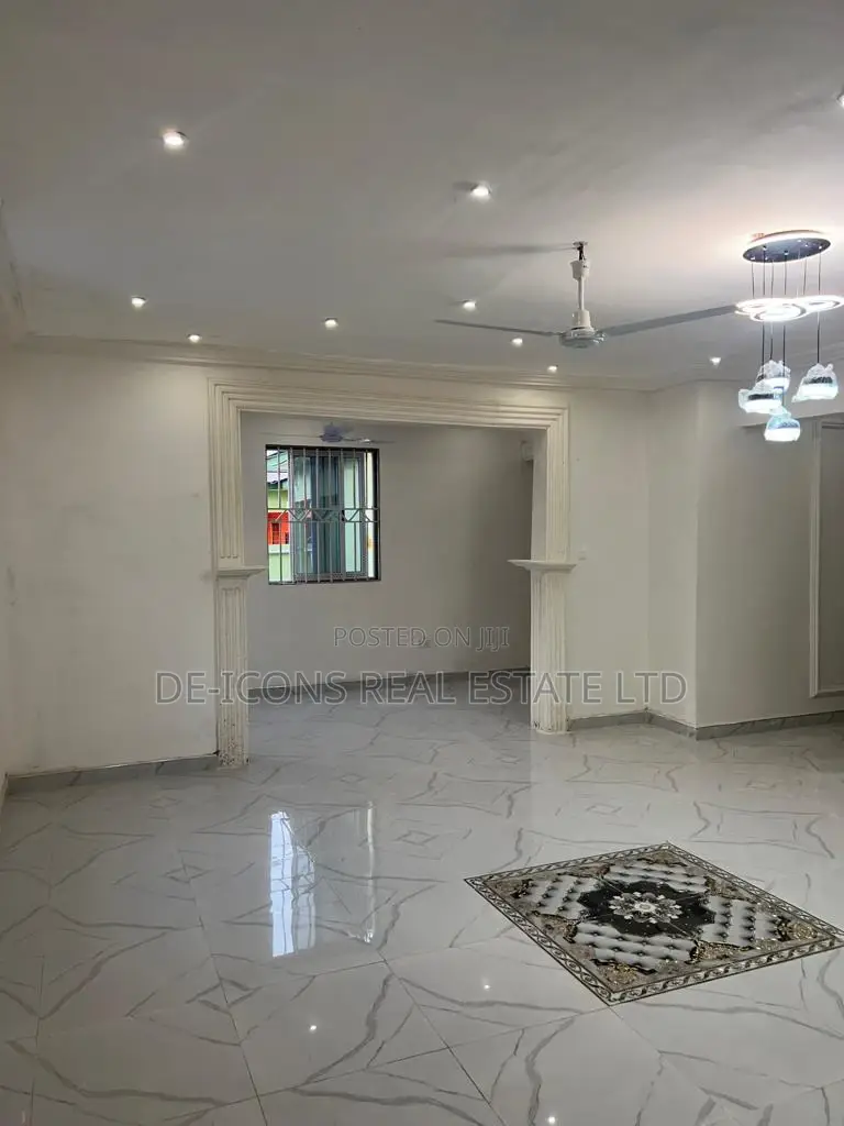 3bdrm Mansion in De-Icons Real Estate, Awutu Senya East Municipal