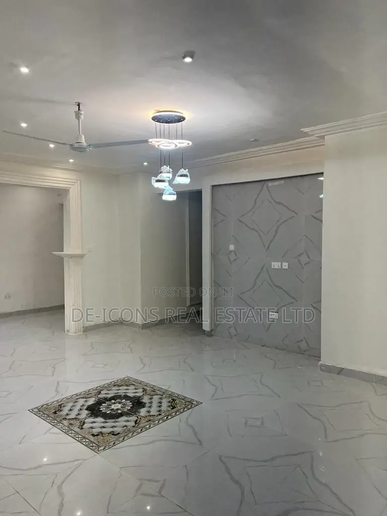 3bdrm Mansion in De-Icons Real Estate, Awutu Senya East Municipal