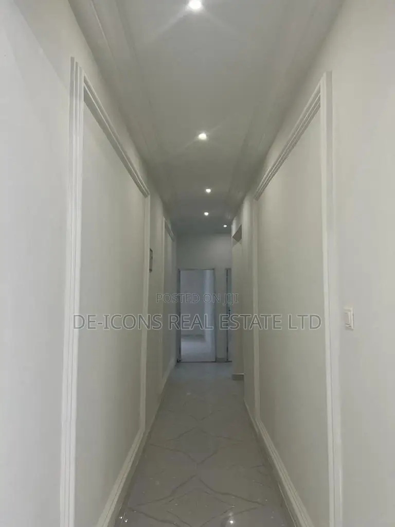 3bdrm Mansion in De-Icons Real Estate, Awutu Senya East Municipal