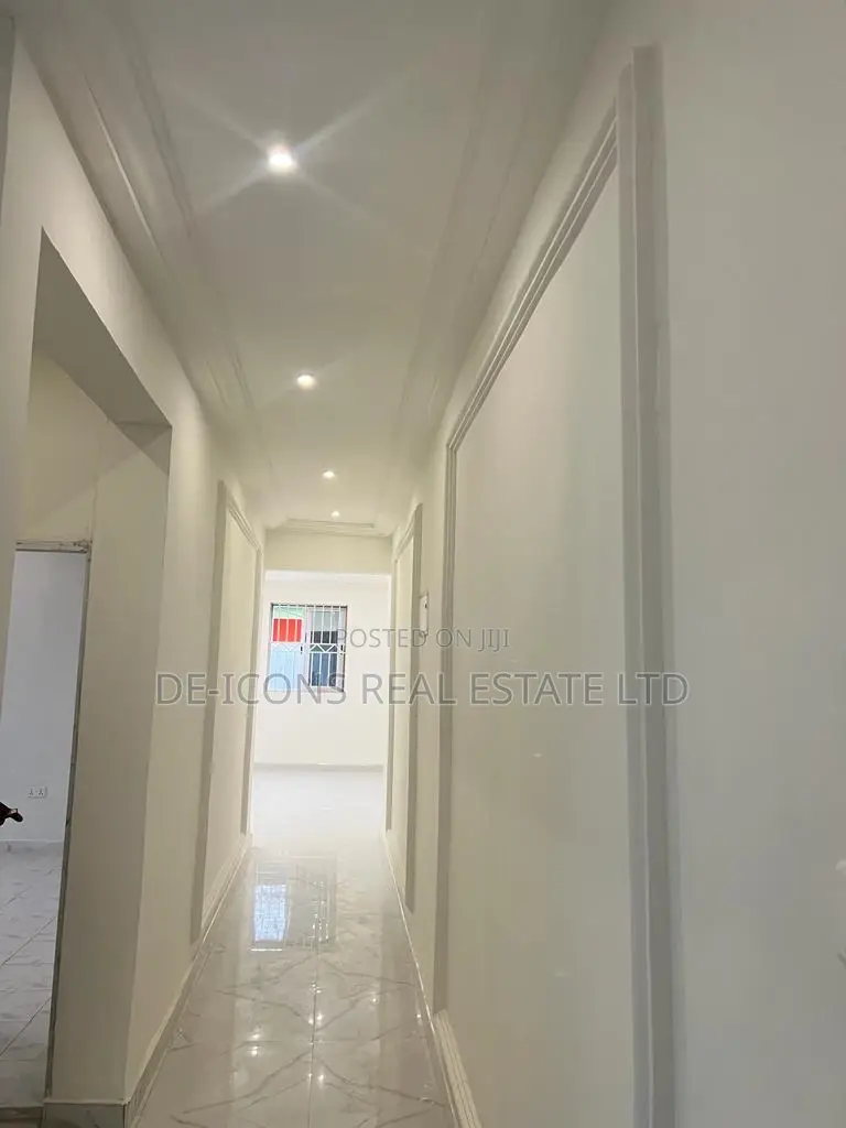 3bdrm Mansion in De-Icons Real Estate, Awutu Senya East Municipal