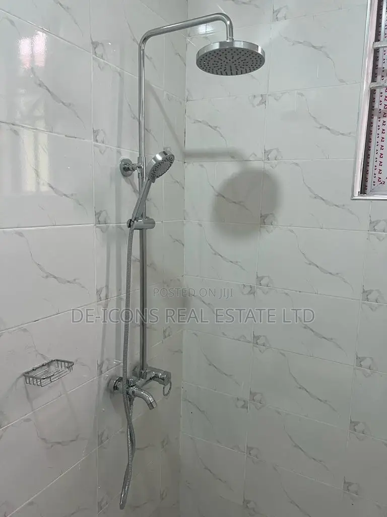 3bdrm Mansion in De-Icons Real Estate, Awutu Senya East Municipal