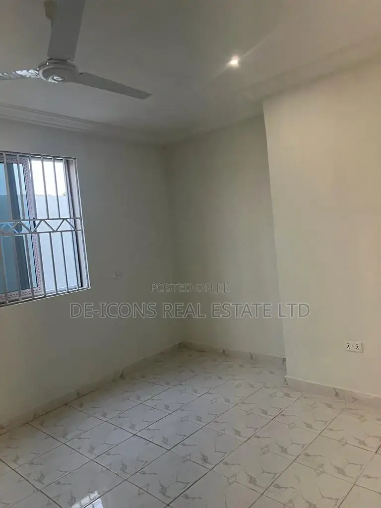 3bdrm Mansion in De-Icons Real Estate, Awutu Senya East Municipal