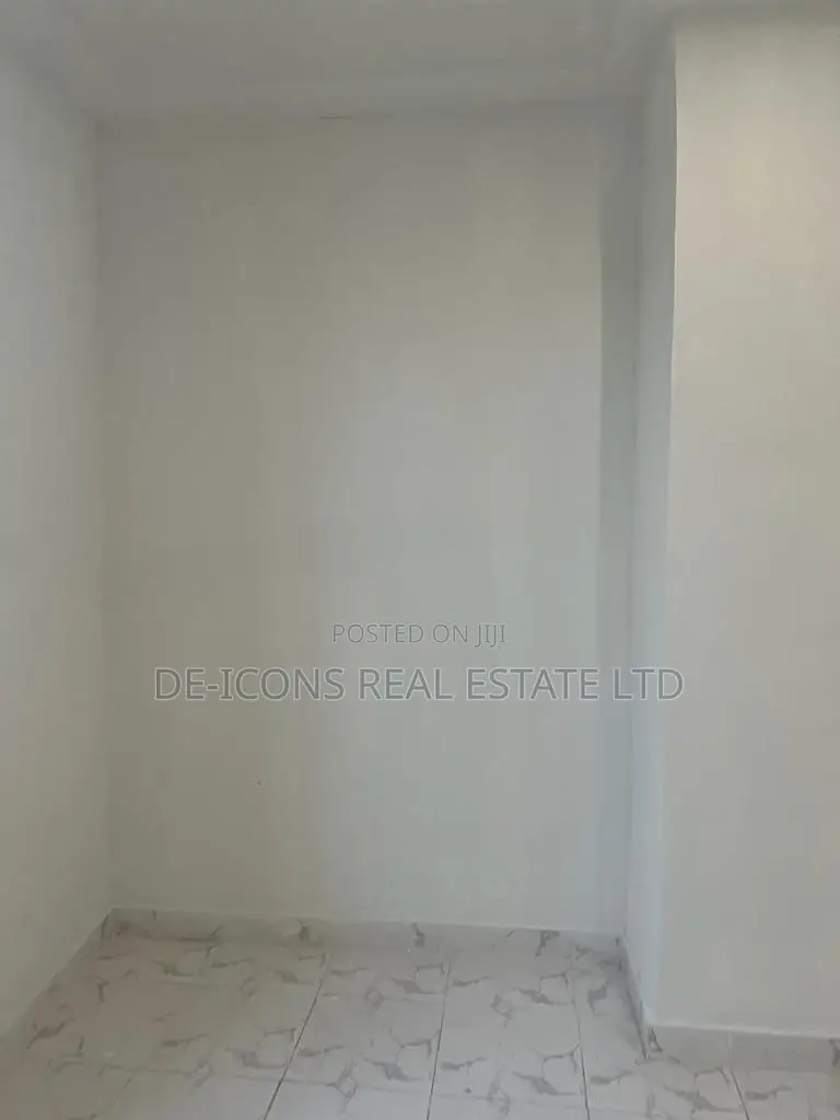 3bdrm Mansion in De-Icons Real Estate, Awutu Senya East Municipal
