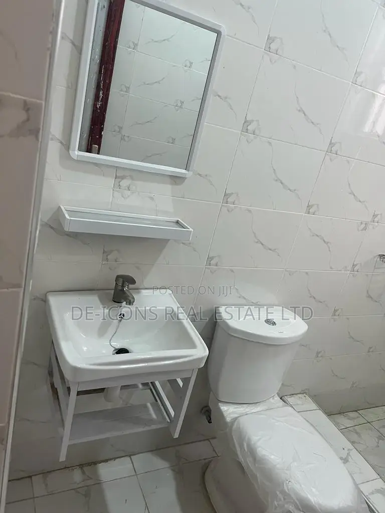 3bdrm Mansion in De-Icons Real Estate, Awutu Senya East Municipal