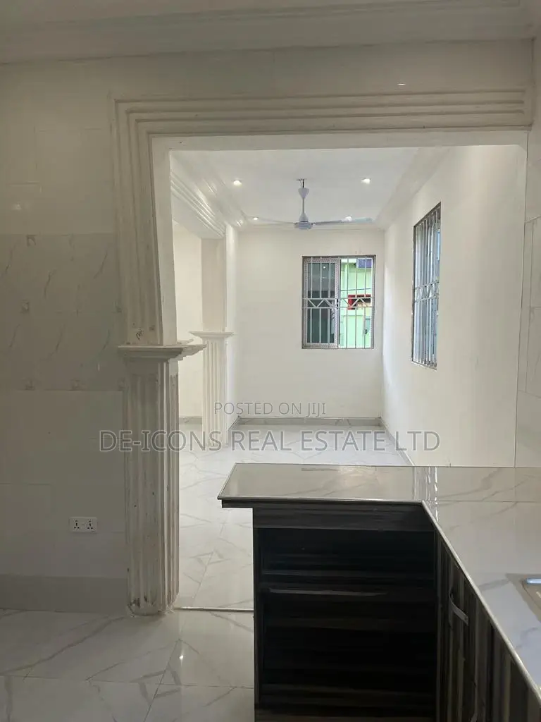 3bdrm Mansion in De-Icons Real Estate, Awutu Senya East Municipal