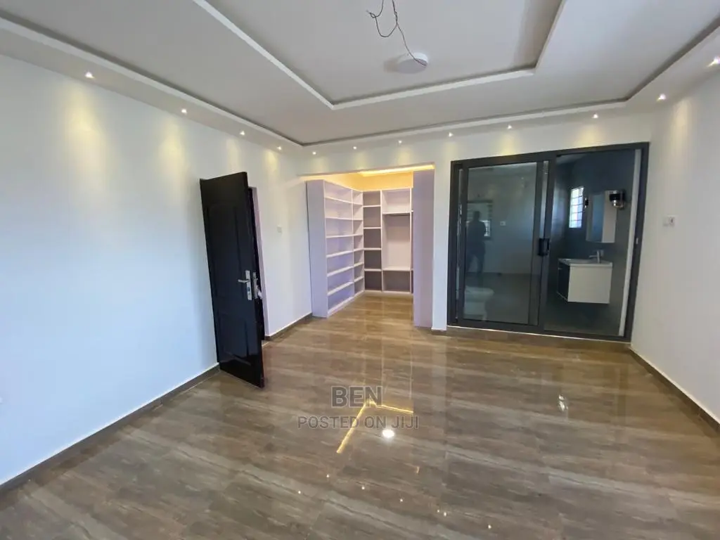 3bdrm House in Lakeside, East Legon for Sale