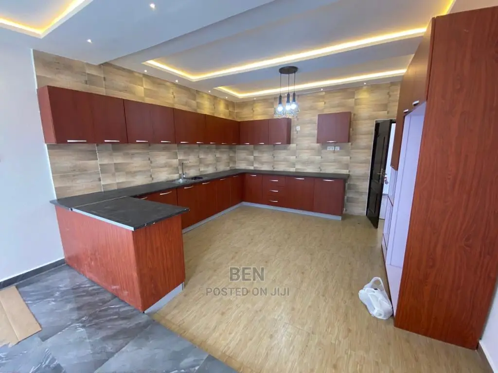 3bdrm House in Lakeside, East Legon for Sale