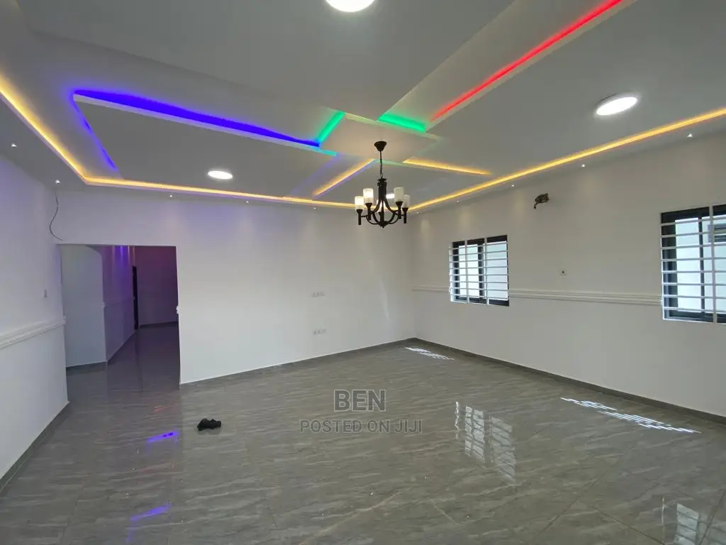 3bdrm House in Lakeside, East Legon for Sale