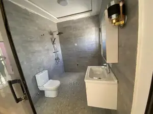 3bdrm House in Lakeside, East Legon for Sale