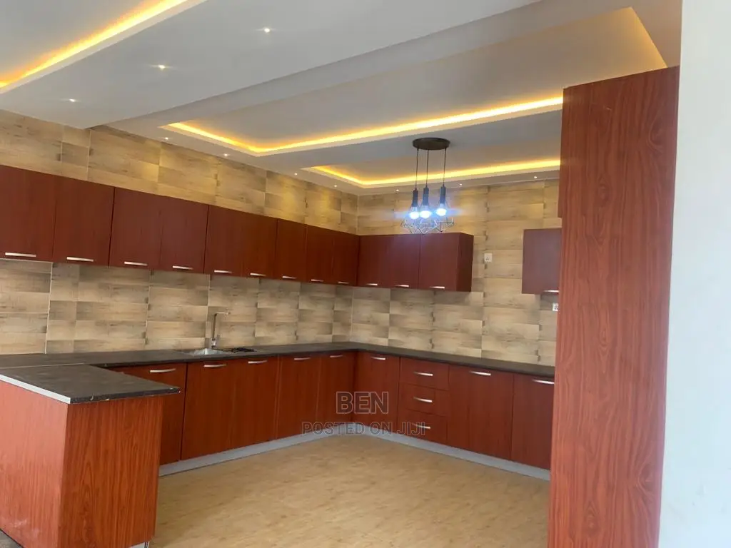 3bdrm House in Lakeside, East Legon for Sale