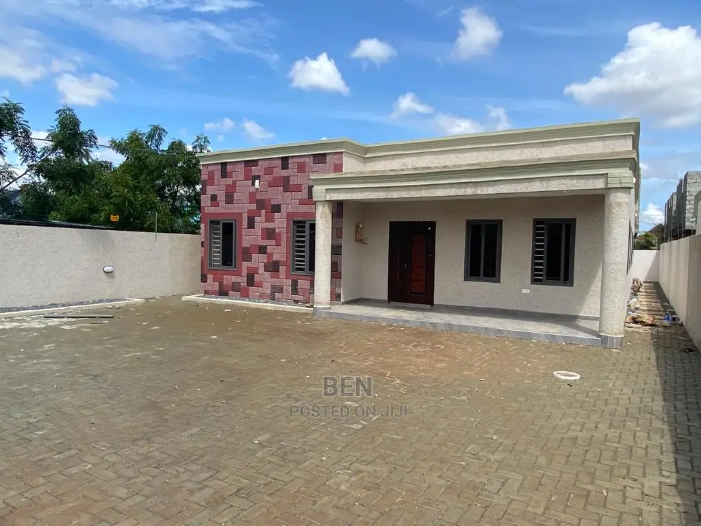 3bdrm House in Lakeside, East Legon for Sale