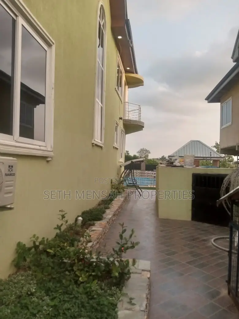 5bdrm House in Skm, Pokuase for Sale