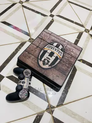 Ps4 Slim With Games. Juventus Skin Edition