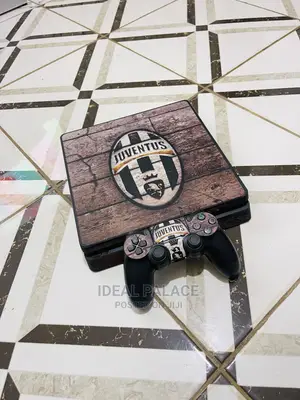Ps4 Slim With Games. Juventus Skin Edition
