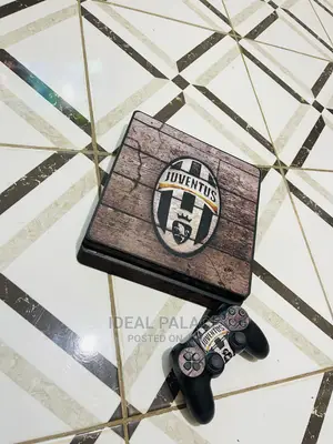 Ps4 Slim With Games. Juventus Skin Edition