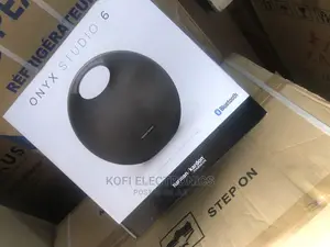 Built-In Microphone - Black Onyx Studio 6