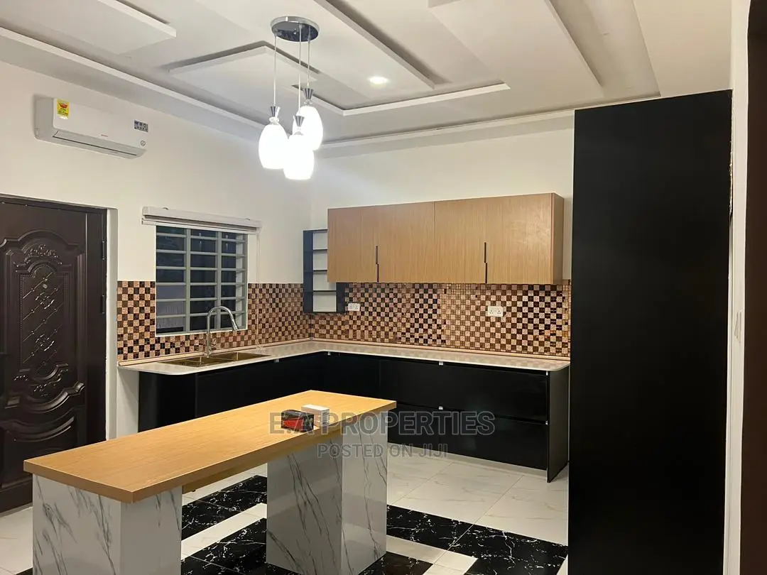 3bdrm House in E a Properties, Lake Side Estate for Sale