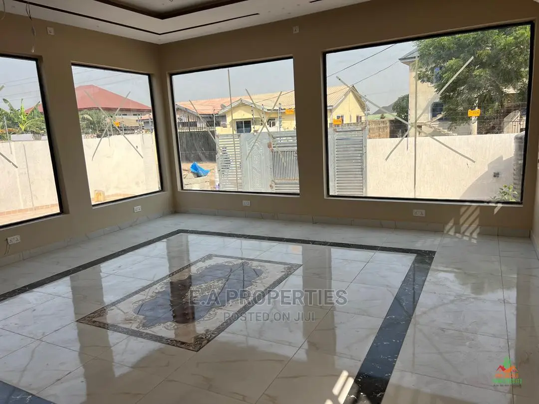 3bdrm House in E a Properties, Lake Side Estate for Sale