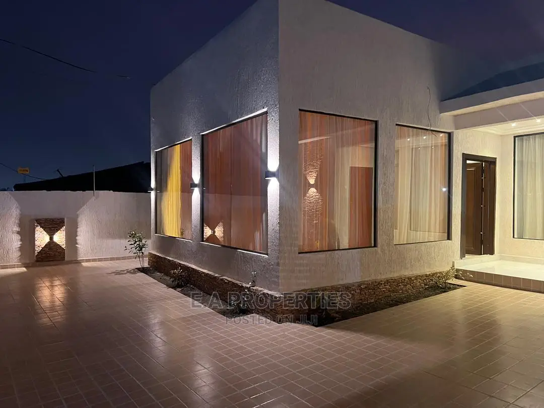 3bdrm House in E a Properties, Lake Side Estate for Sale