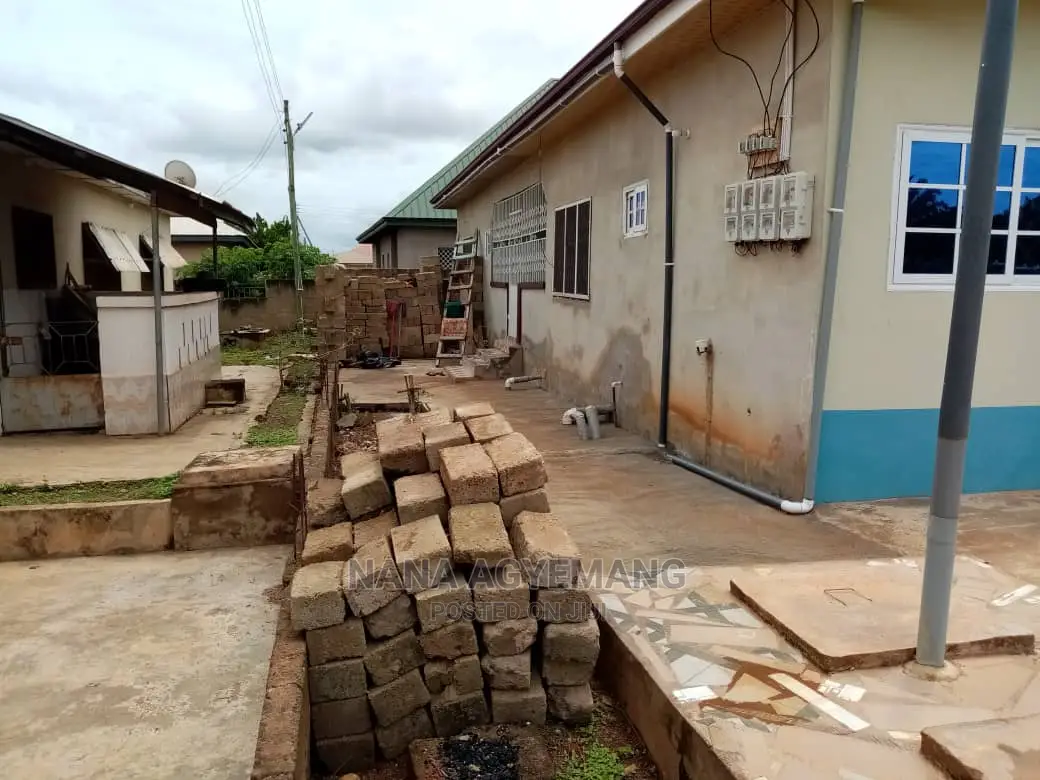 Furnished 6bdrm Block of Flats in Asuakwa Liberation, Sunyani Municipal
