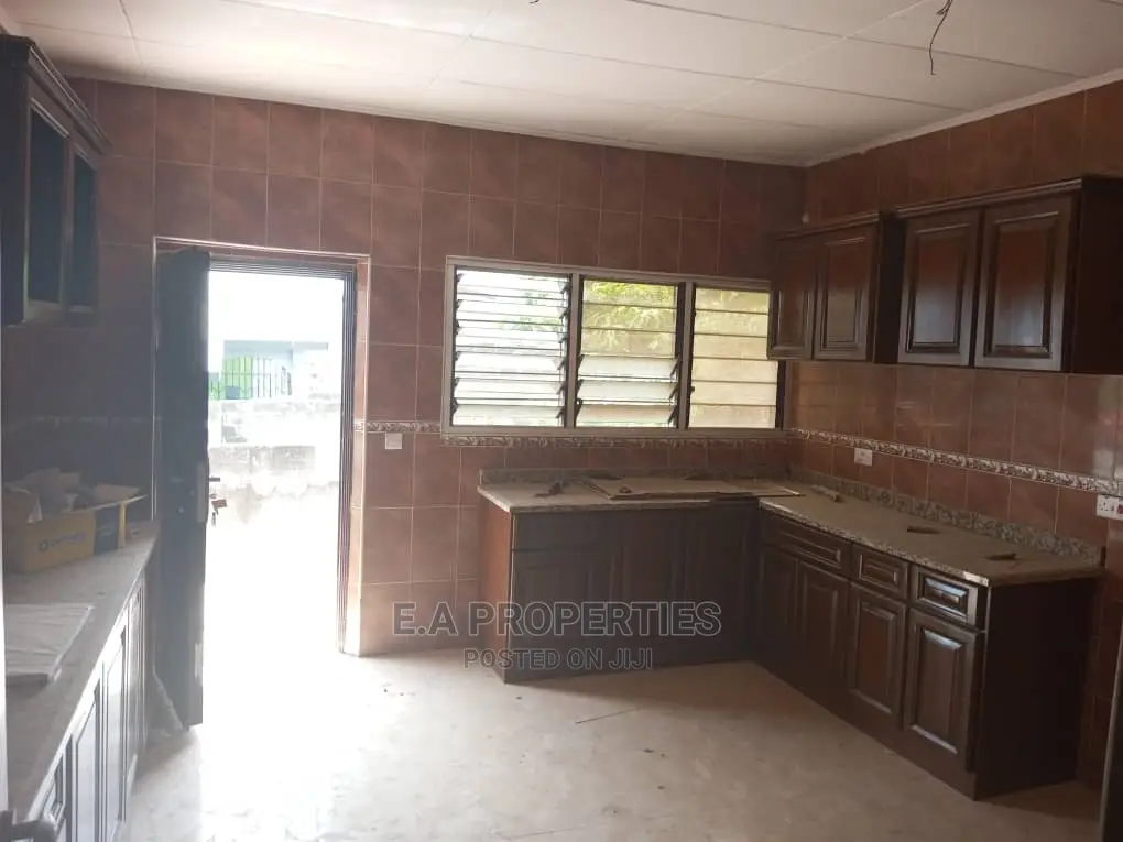7bdrm House in E a Properties, Police Station for Rent