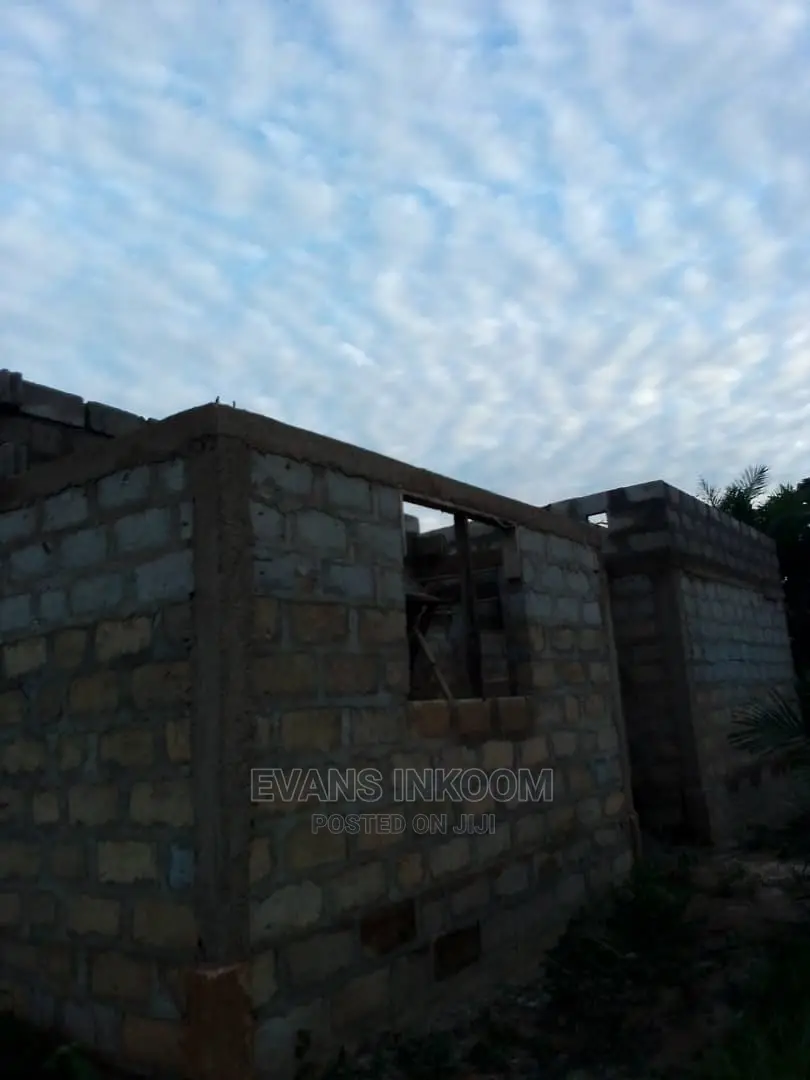 5 Bed Room Uncompleted House
