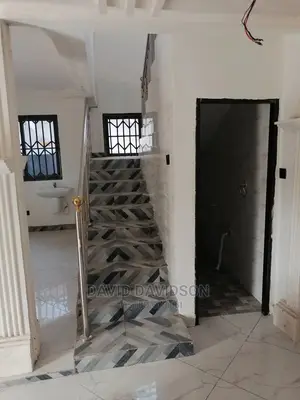 5bdrm Mansion in Executive 5 Bedroom, Tema Metropolitan for sale