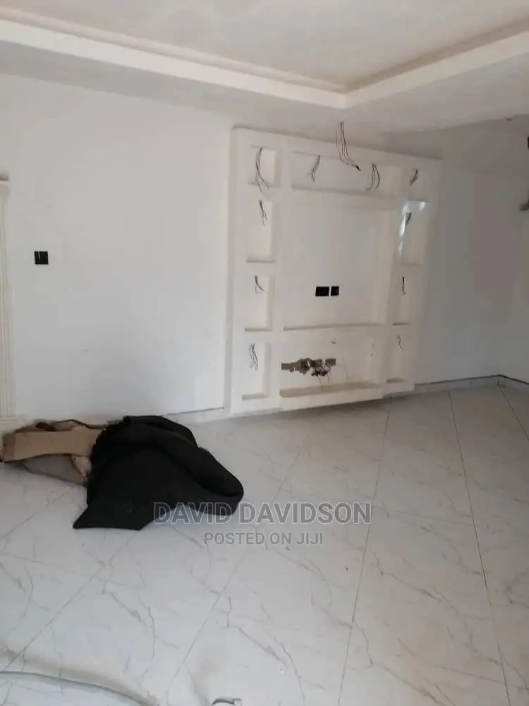 5bdrm Mansion in Executive 5 Bedroom, Tema Metropolitan for sale