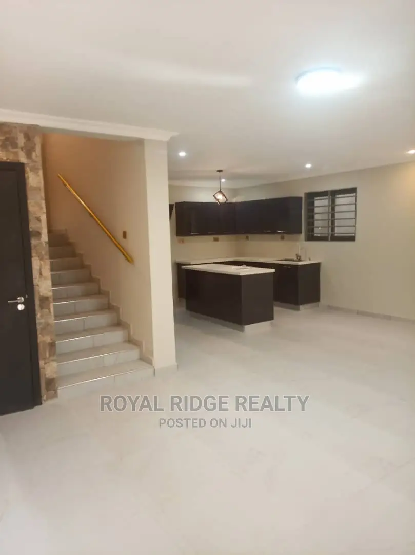 2bdrm Duplex in Upsa, Accra Metropolitan for rent