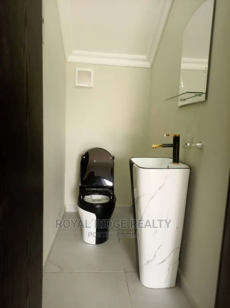 2bdrm Duplex in Upsa, Accra Metropolitan for rent