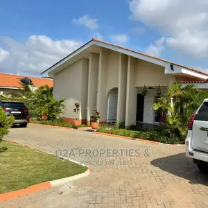 4bdrm House in Baatsona Total for Sale