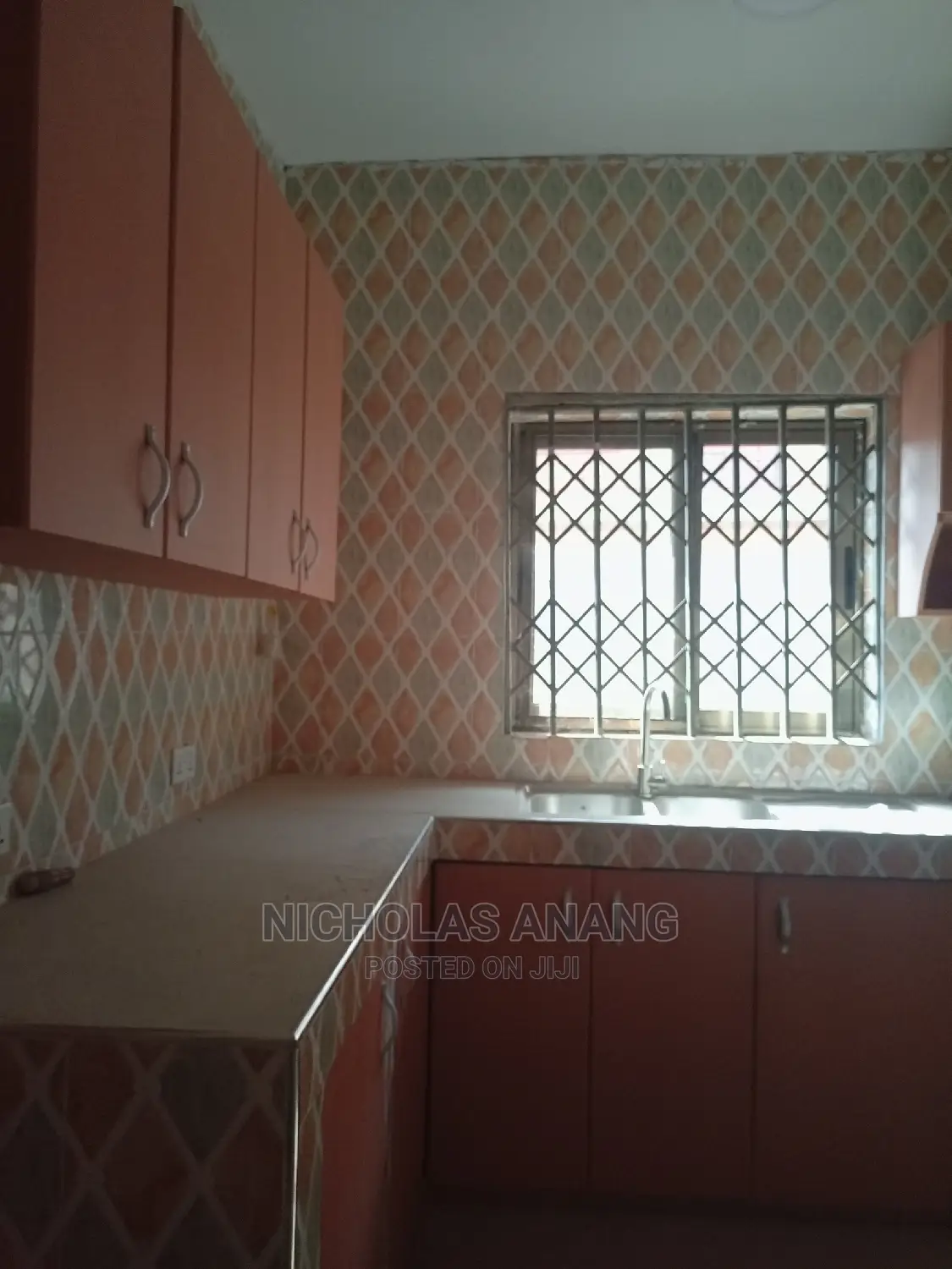 3bdrm Apartment in Dorns Properties, New Town for rent