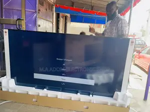 With Smart Remote 85” Series 8 2021 Edition Crystal UHD 