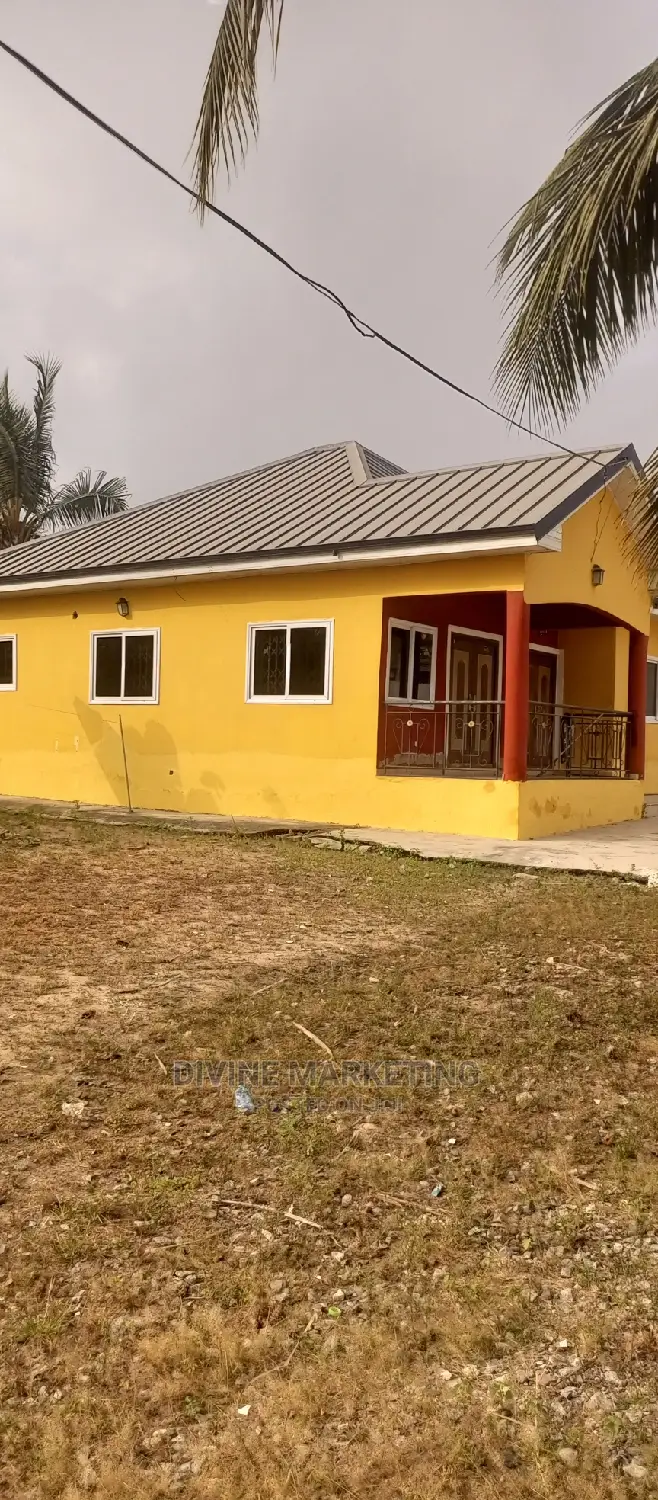 4bdrm House in New Market Road, Kasoa for sale