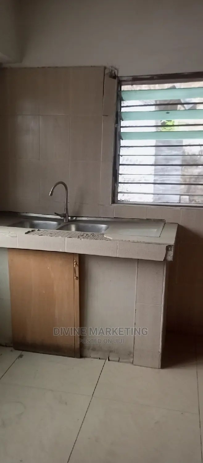 4bdrm House in New Market Road, Kasoa for sale