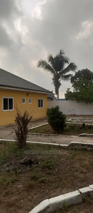 4bdrm House in New Market Road, Kasoa for sale