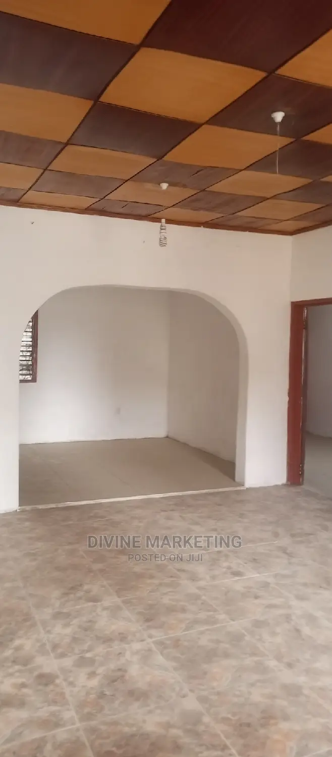 4bdrm House in New Market Road, Kasoa for sale