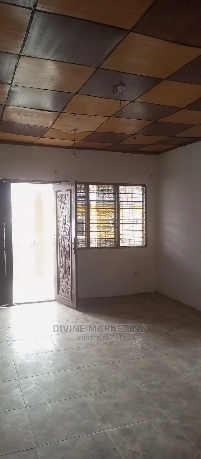 4bdrm House in New Market Road, Kasoa for sale