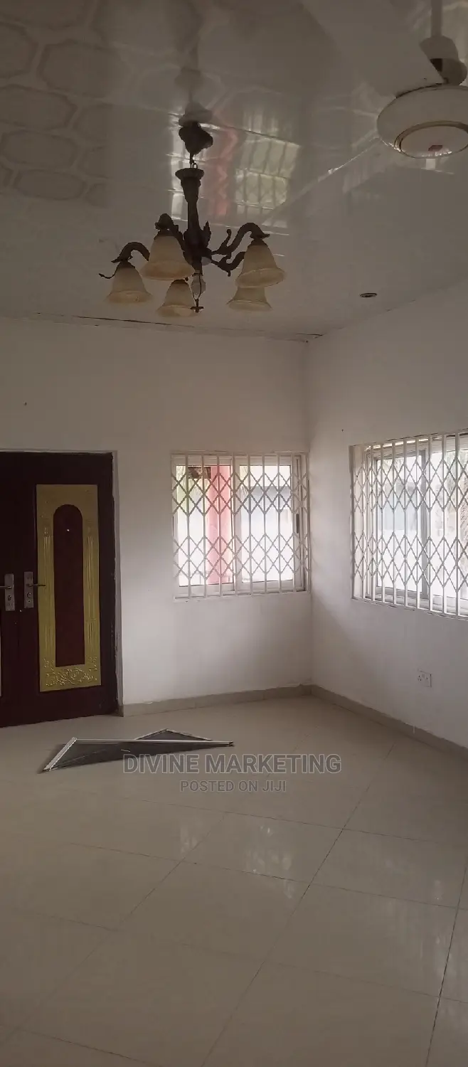 4bdrm House in New Market Road, Kasoa for sale
